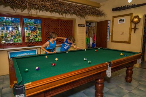 the rarotongan beach resort and lagoonarium