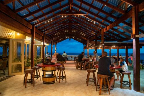 the rarotongan beach resort and lagoonarium