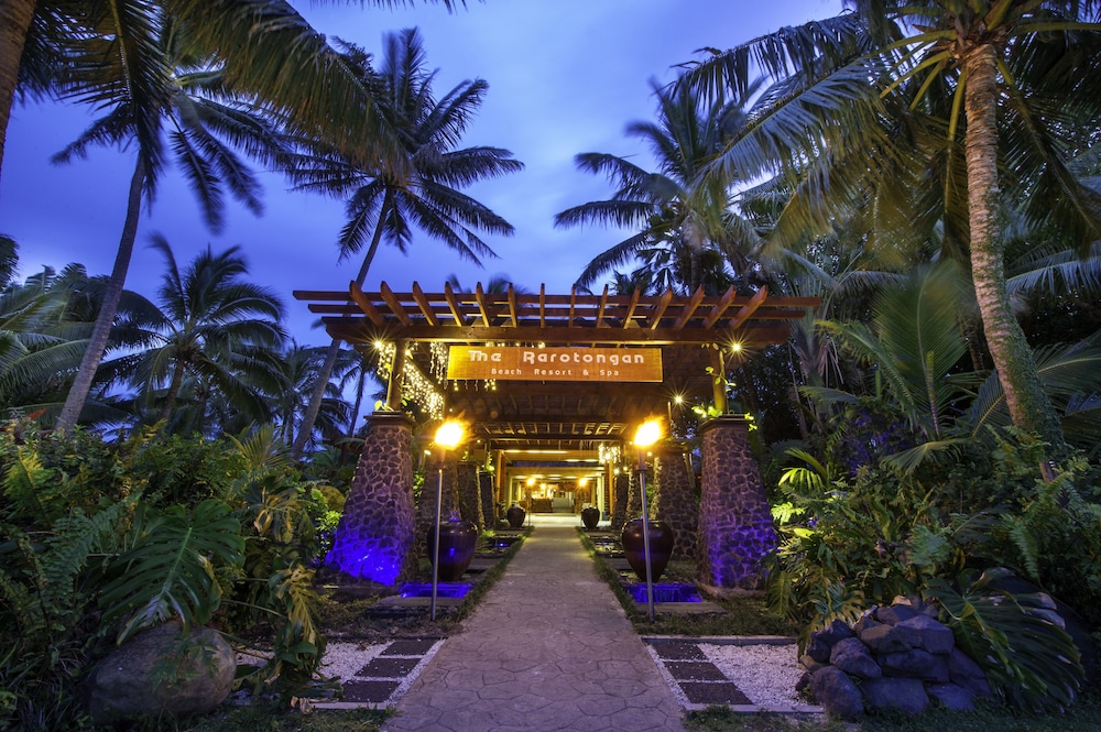 the rarotongan beach resort and lagoonarium