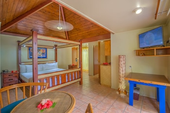 the rarotongan beach resort and lagoonarium