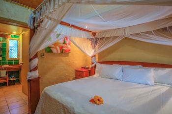 the rarotongan beach resort and lagoonarium