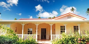 the rarotongan beach resort and lagoonarium