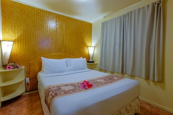 the rarotongan beach resort and lagoonarium