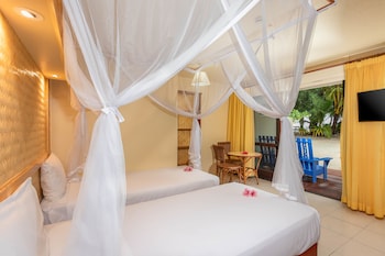 the rarotongan beach resort and lagoonarium