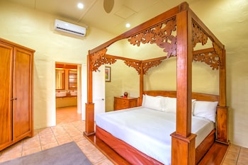 the rarotongan beach resort and lagoonarium