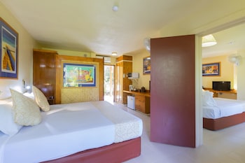 the rarotongan beach resort and lagoonarium