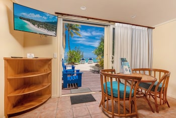 the rarotongan beach resort and lagoonarium