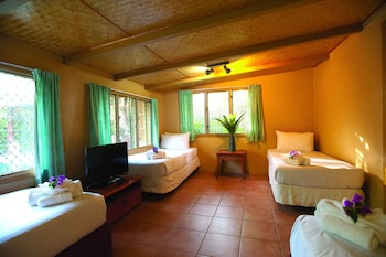 the rarotongan beach resort and lagoonarium