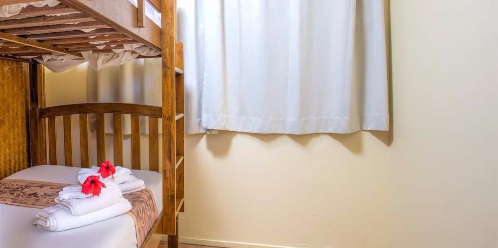 the rarotongan beach resort and lagoonarium