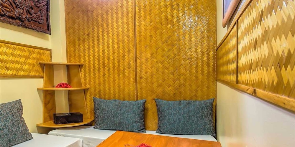 the rarotongan beach resort and lagoonarium