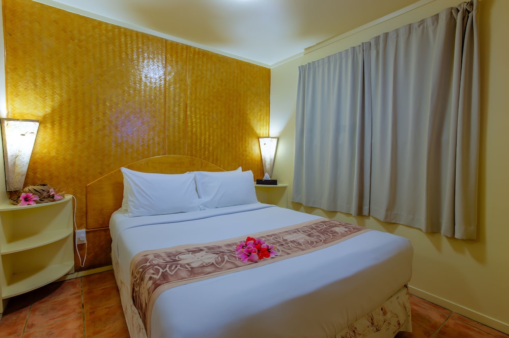 the rarotongan beach resort and lagoonarium