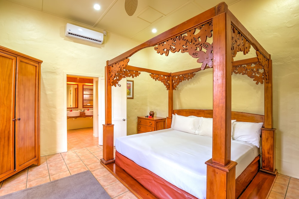 the rarotongan beach resort and lagoonarium