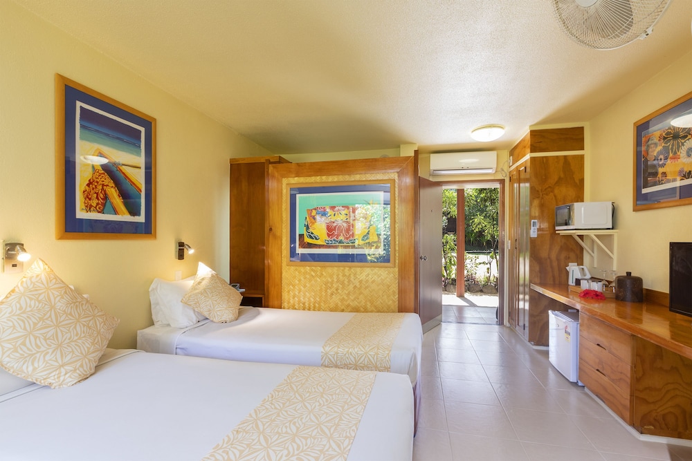 the rarotongan beach resort and lagoonarium