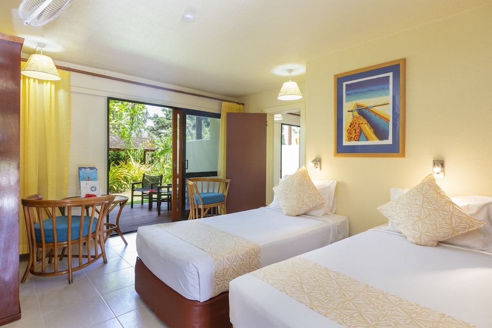 the rarotongan beach resort and lagoonarium