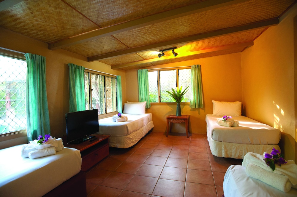 the rarotongan beach resort and lagoonarium