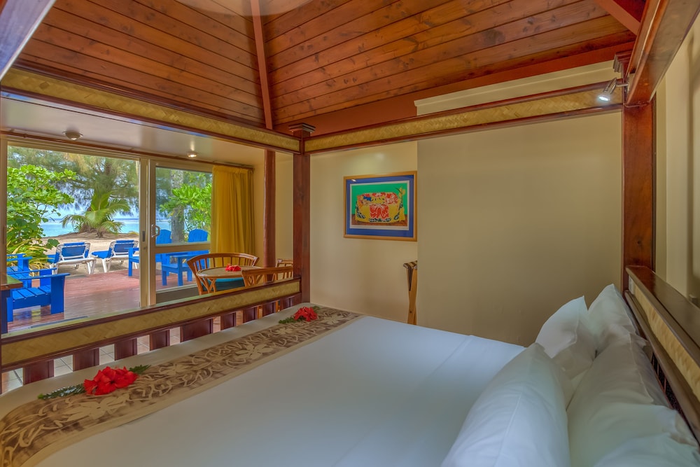 the rarotongan beach resort and lagoonarium