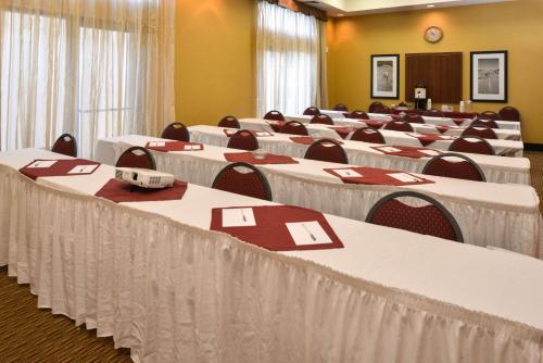 hampton inn and suites pueblo southgate