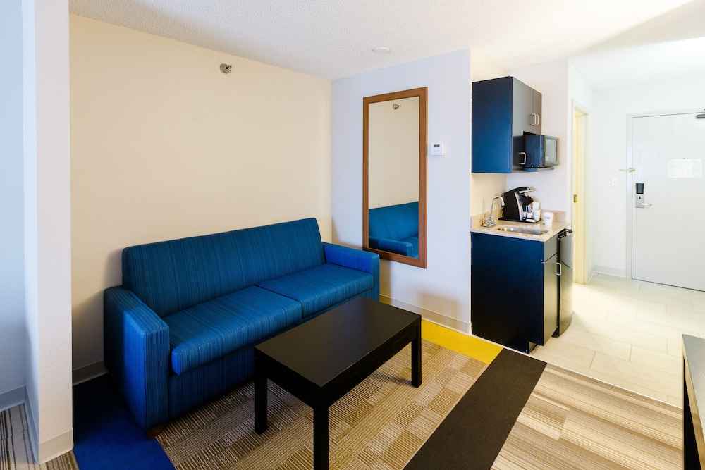 holiday inn express and suites shelbyville by ihg