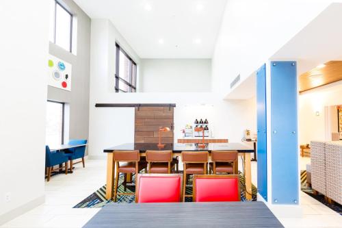 holiday inn express and suites shelbyville by ihg