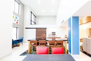 holiday inn express and suites shelbyville by ihg