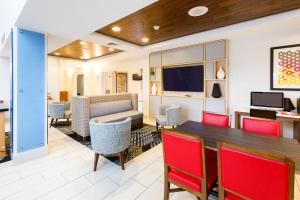 holiday inn express and suites shelbyville by ihg