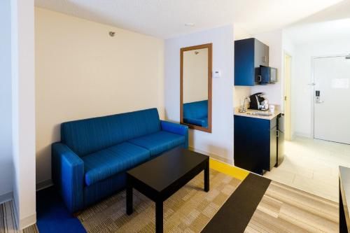 holiday inn express and suites shelbyville by ihg