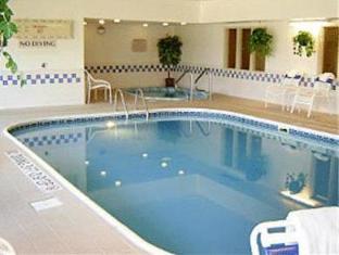 fairfield inn and suites victoria
