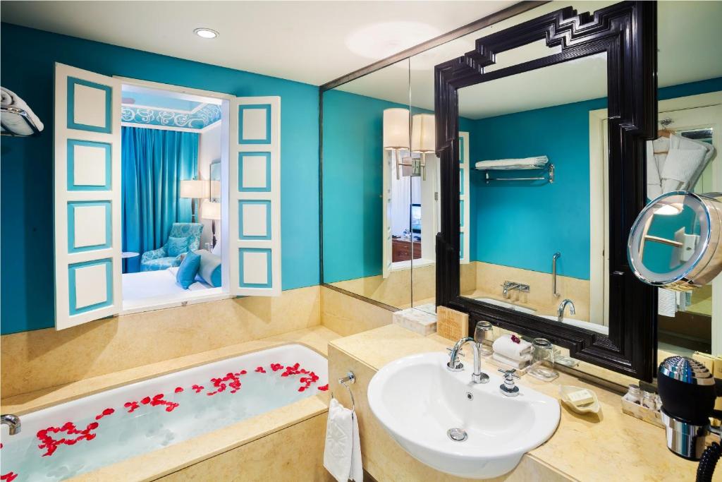 the gateway hotel beach road calicut