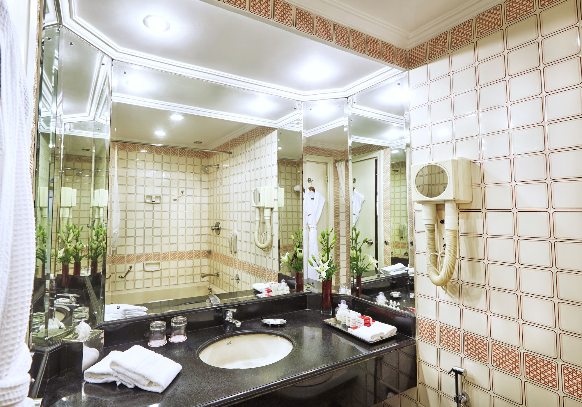 the gateway hotel beach road calicut