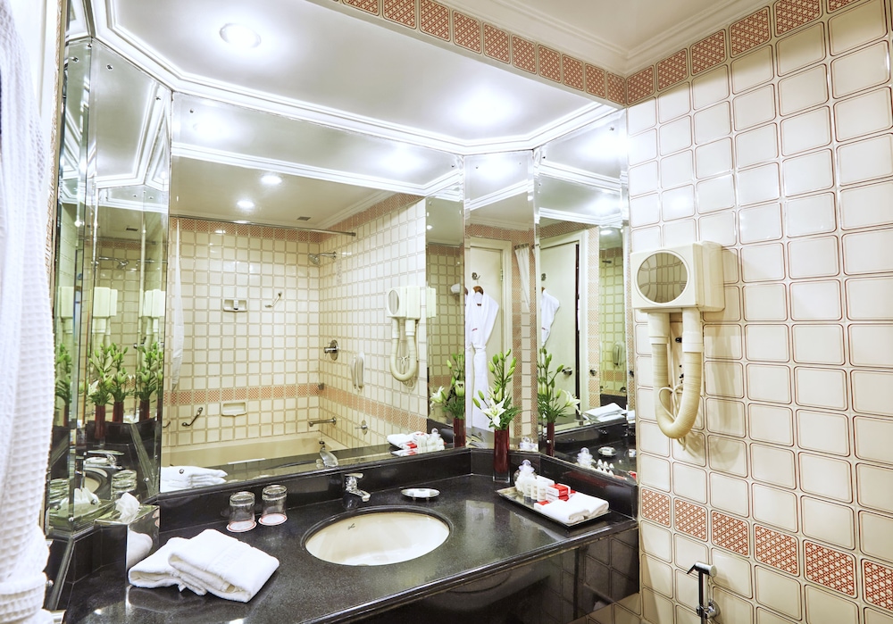 the gateway hotel beach road calicut