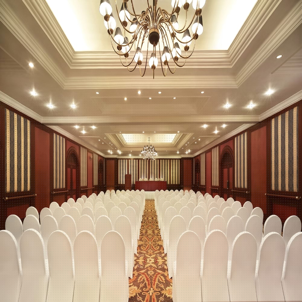 the gateway hotel beach road calicut