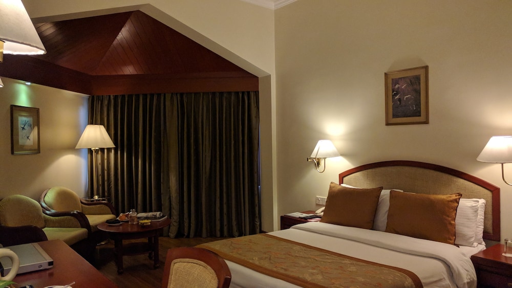 the gateway hotel beach road calicut