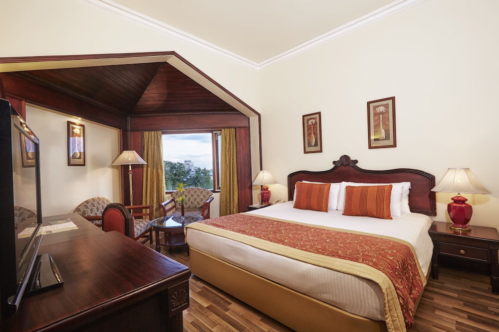 the gateway hotel beach road calicut