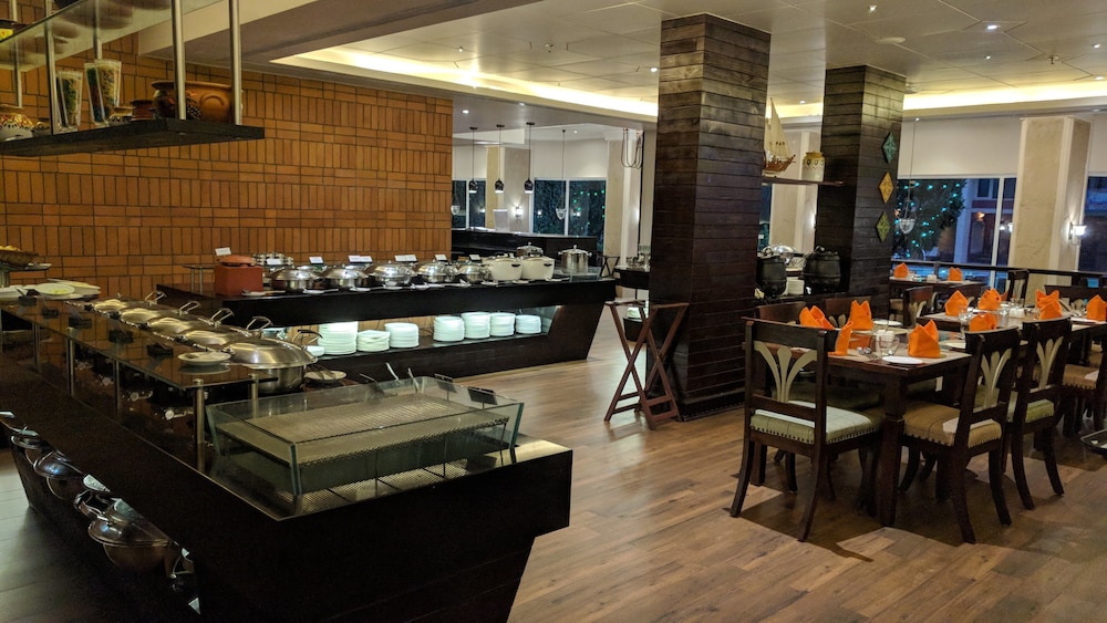 the gateway hotel beach road calicut