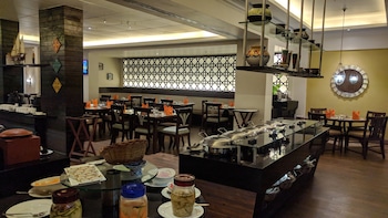 the gateway hotel beach road calicut