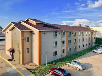 quincy inn and suites