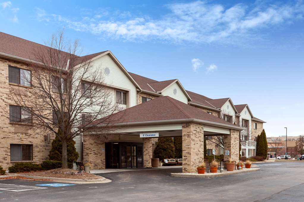 la quinta inn and suites by wyndham milwaukee delafield