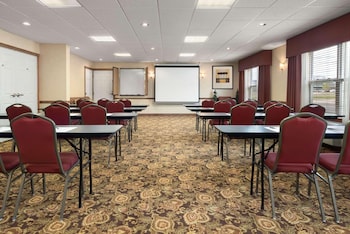 country inn and suites by radisson stevens point wi