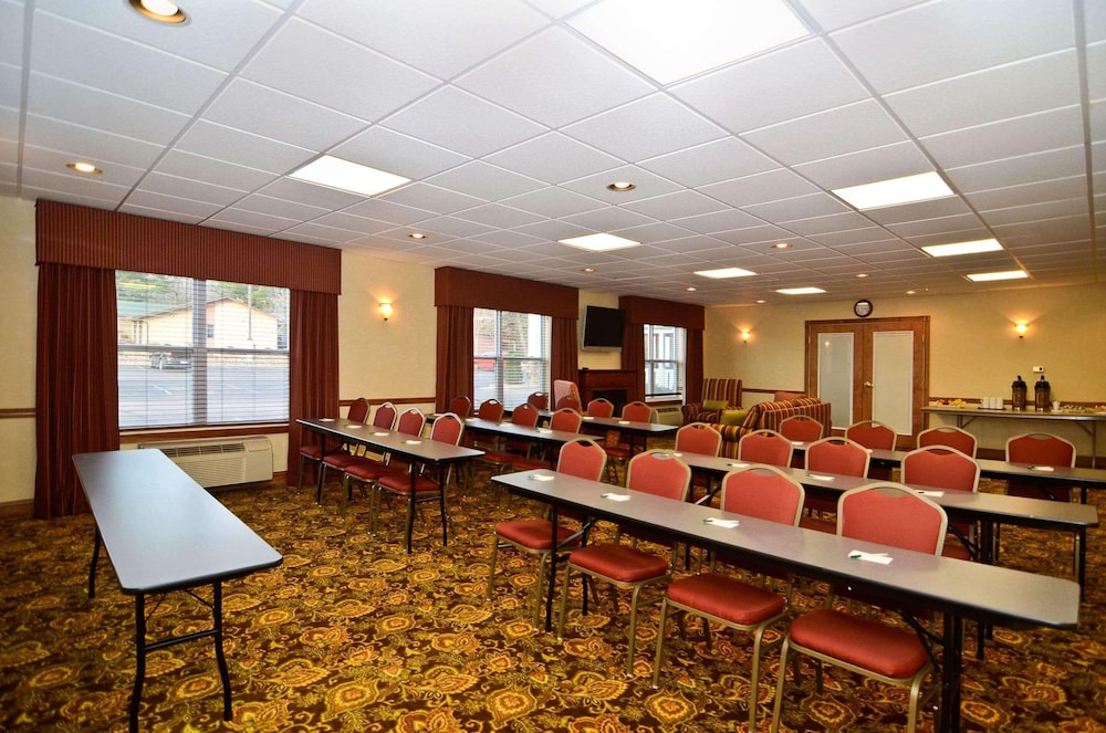 country inn and suites by radisson stevens point wi