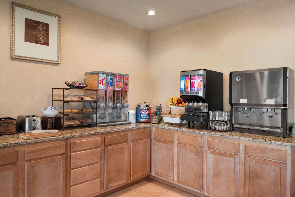 country inn and suites by radisson stevens point wi