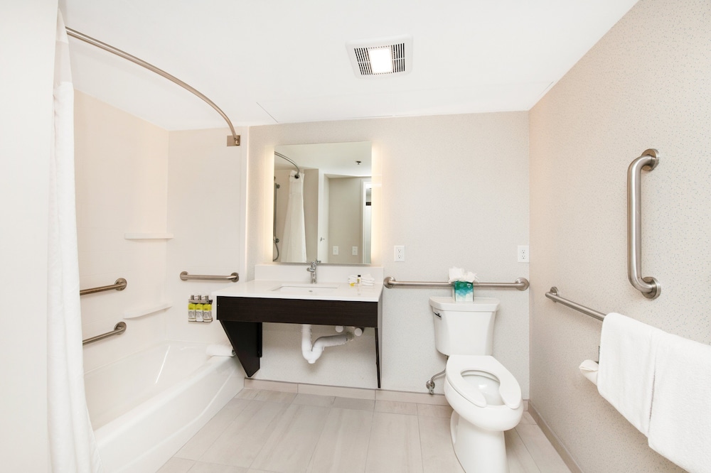 holiday inn express and suites delafield by ihg