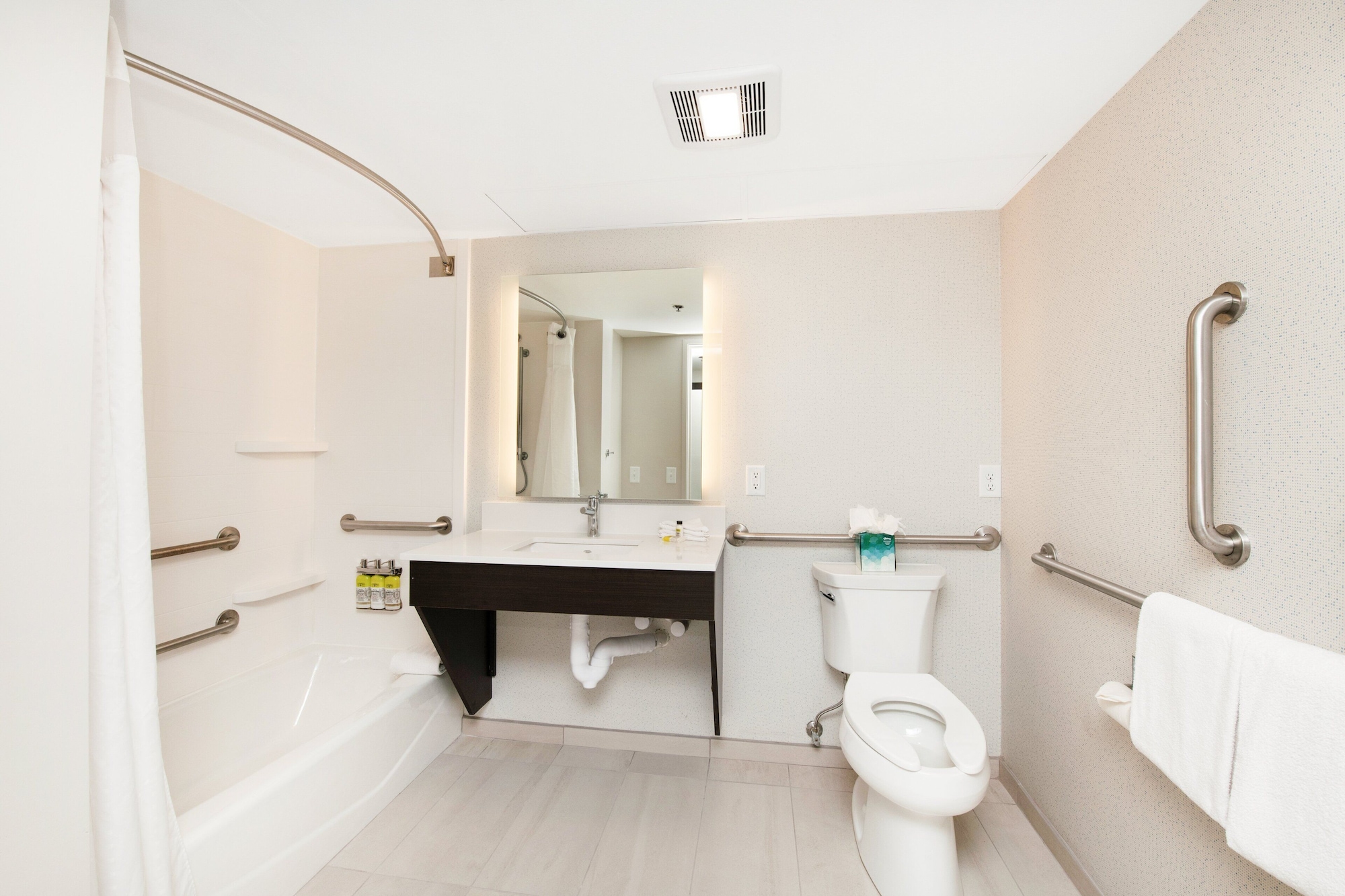 holiday inn express and suites delafield by ihg