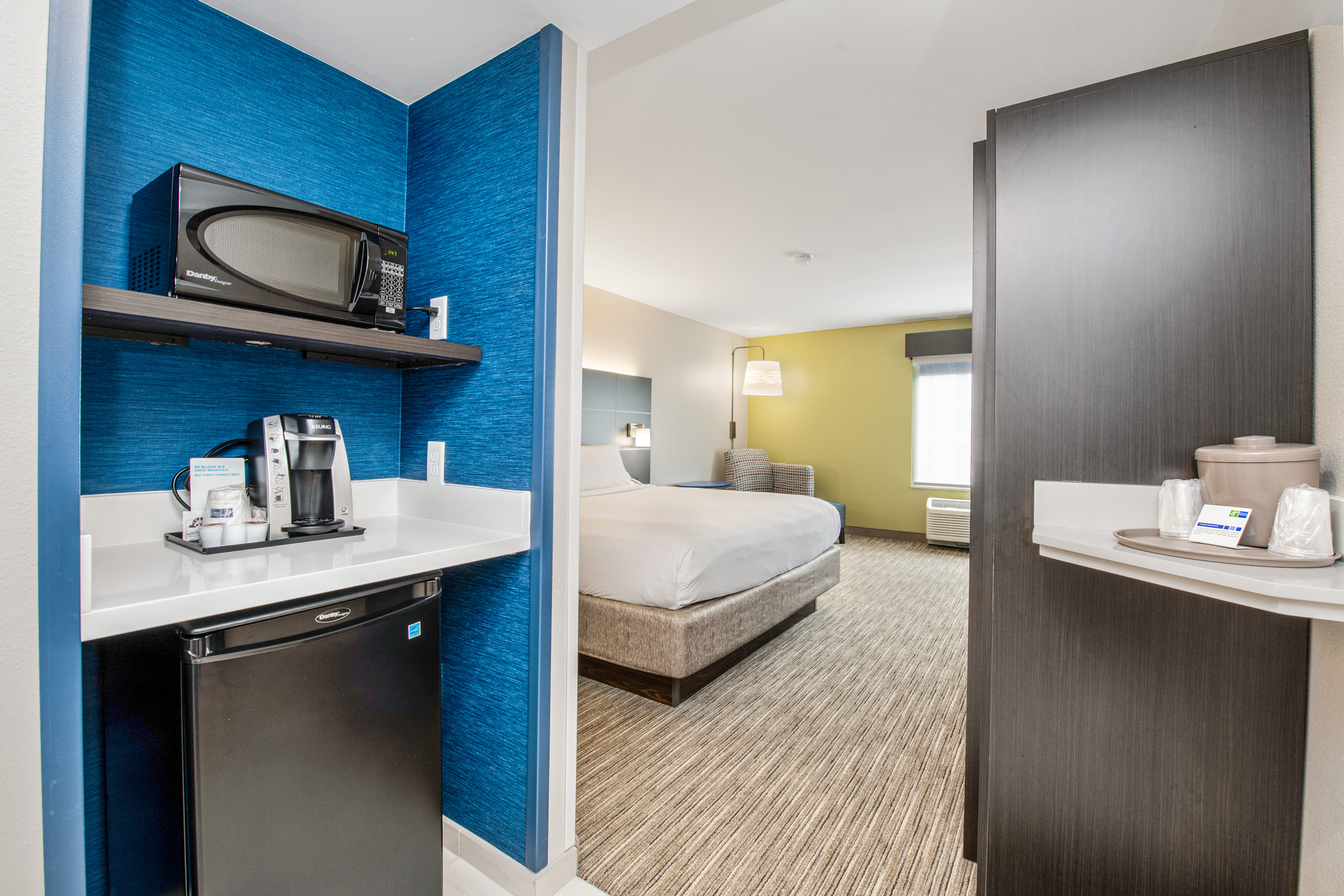 holiday inn express and suites delafield by ihg