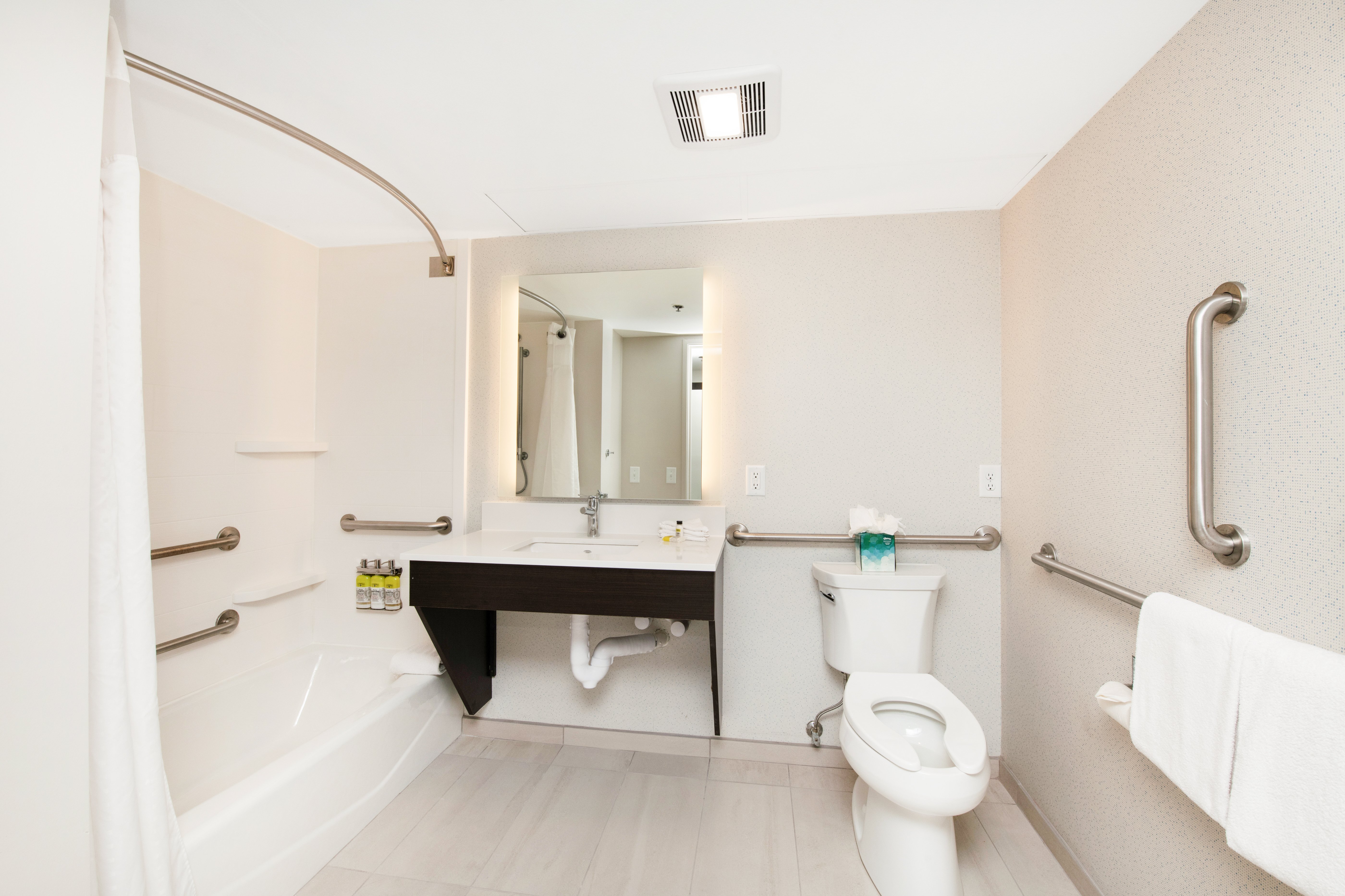 holiday inn express and suites delafield by ihg