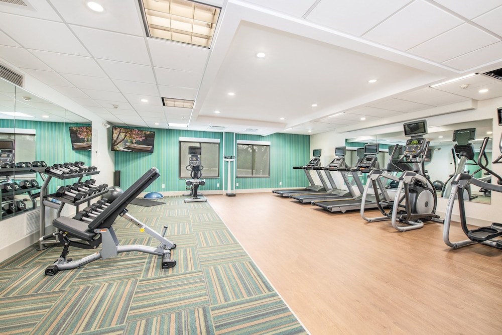 holiday inn express and suites delafield by ihg