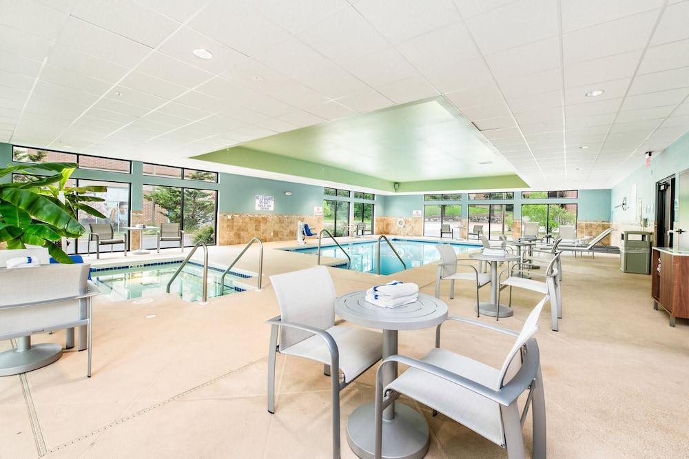 holiday inn express and suites delafield by ihg