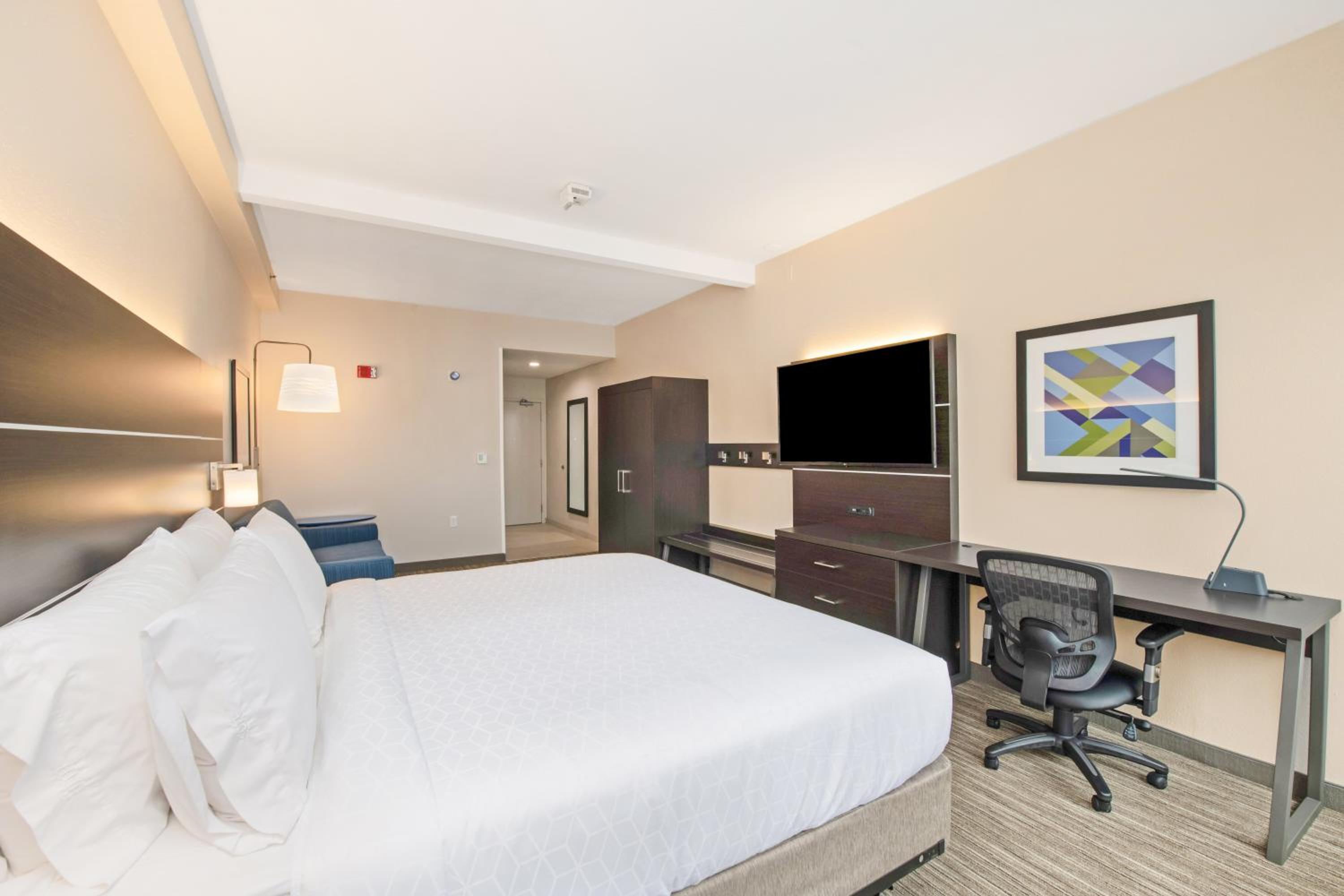 holiday inn express and suites delafield by ihg