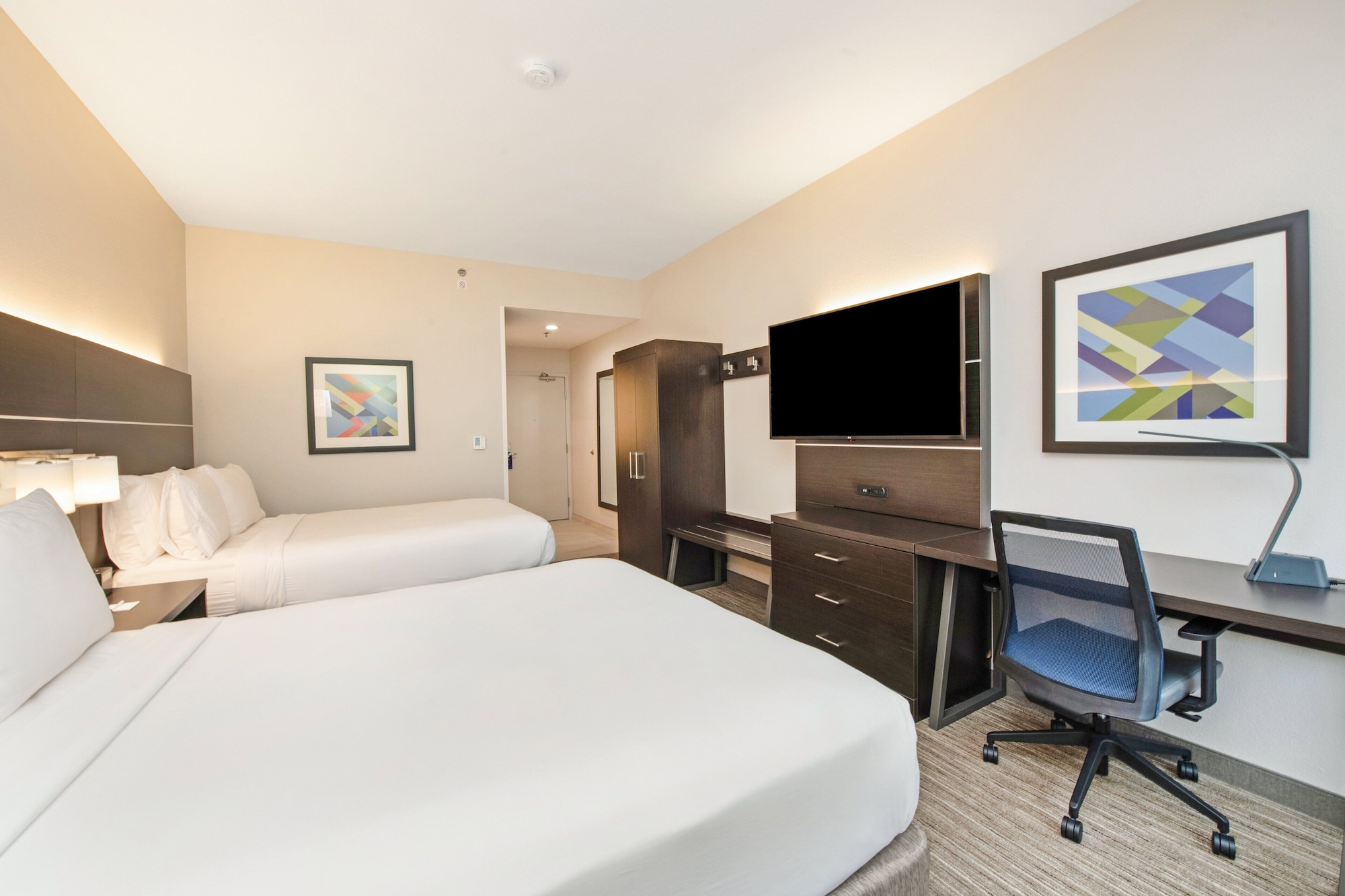 holiday inn express and suites delafield by ihg