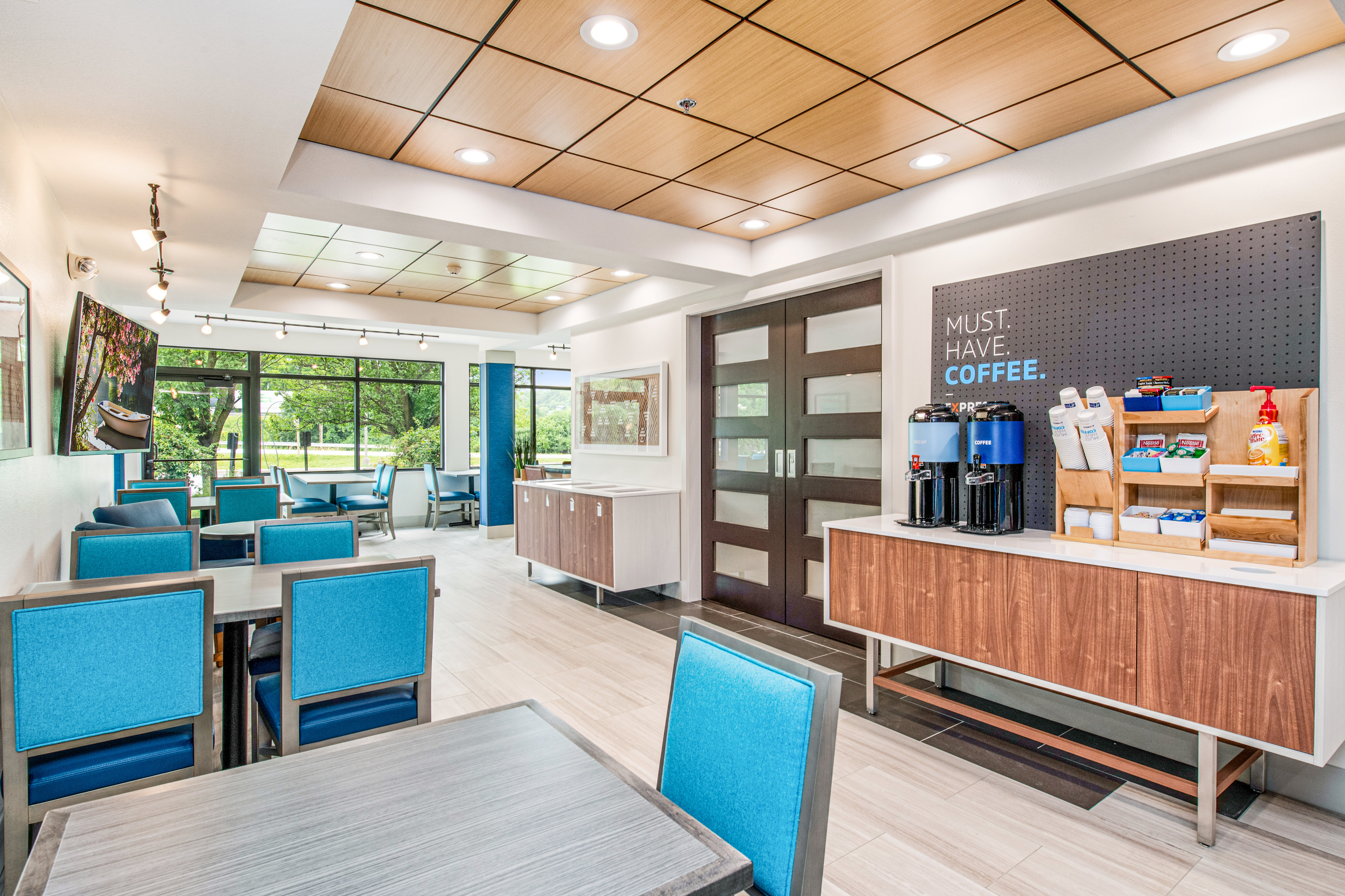 holiday inn express and suites delafield by ihg