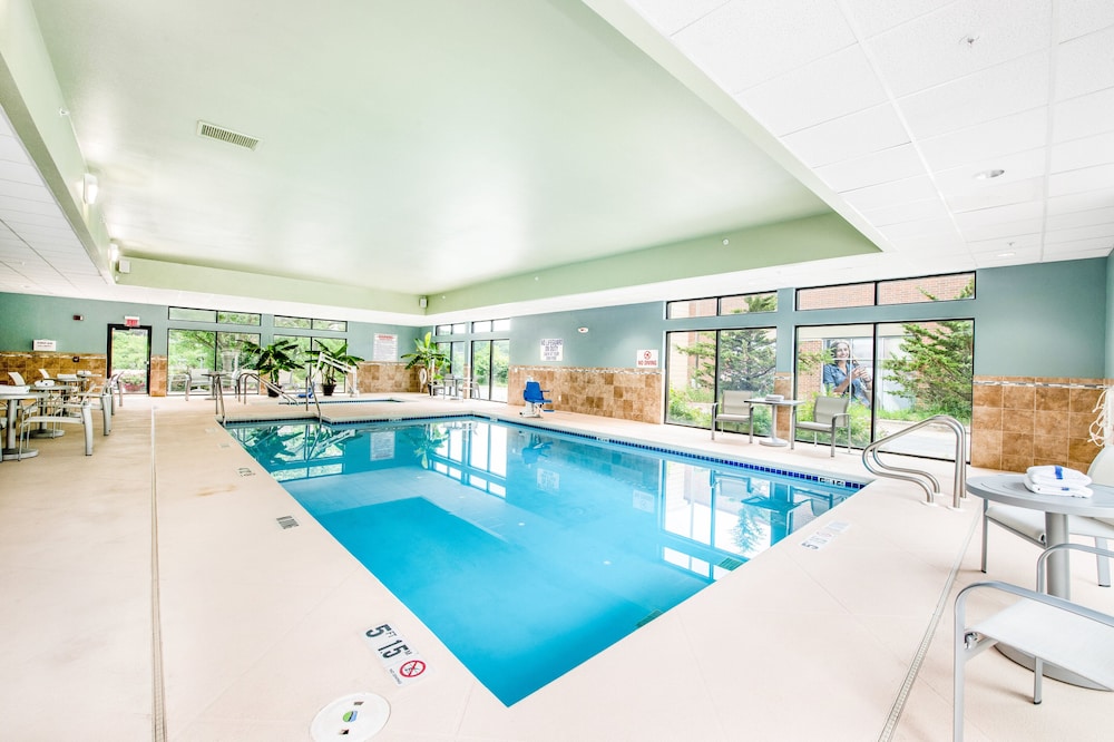 holiday inn express and suites delafield by ihg
